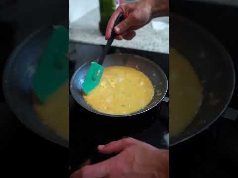I made the PERFECT FLUFFY scrambled eggs 🍳 [Viral Recipe] 