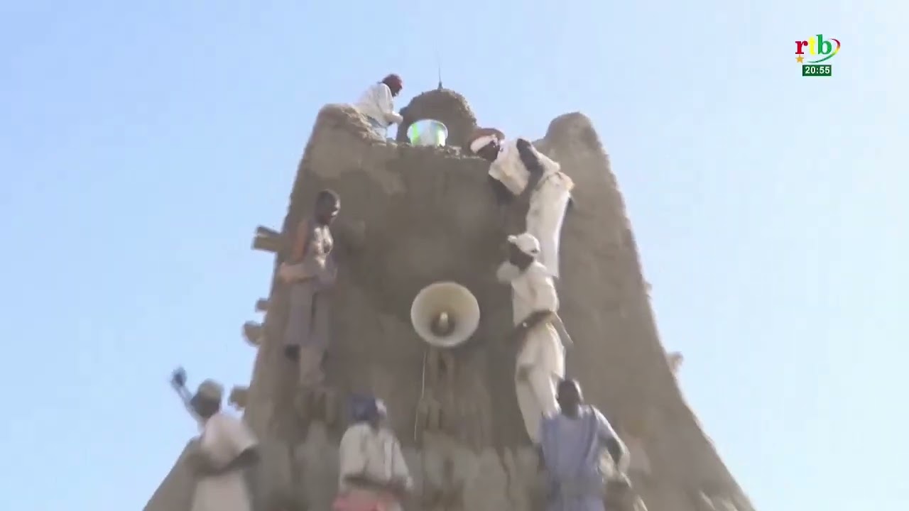 Actualités AES/ Mali : crépissage annuel de la Mosquée de Sankorê à Tombouctou