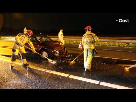 Automobilist ziet file bij werkzaamheden op A28 bij Zwolle over het hoofd en knalt op voorligger