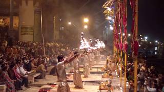 preview picture of video 'Varanasi - Ritual no Rio Ganges (Ganges Ritual), March, 2012 - India.'