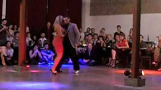 Daniele Calà & Graziella Pulvirenti bailando Tango en TangoLab (Buenos Aires)
