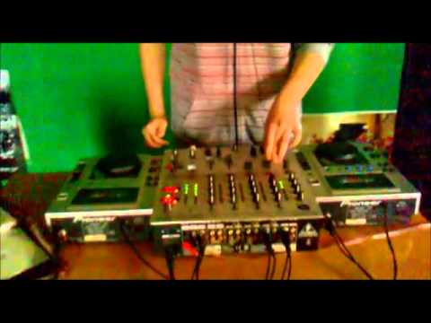 DJ Enki mixing 'Soulful House'