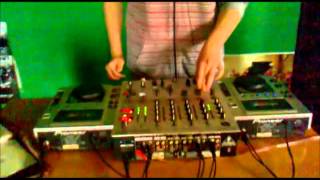 DJ Enki mixing 'Soulful House'