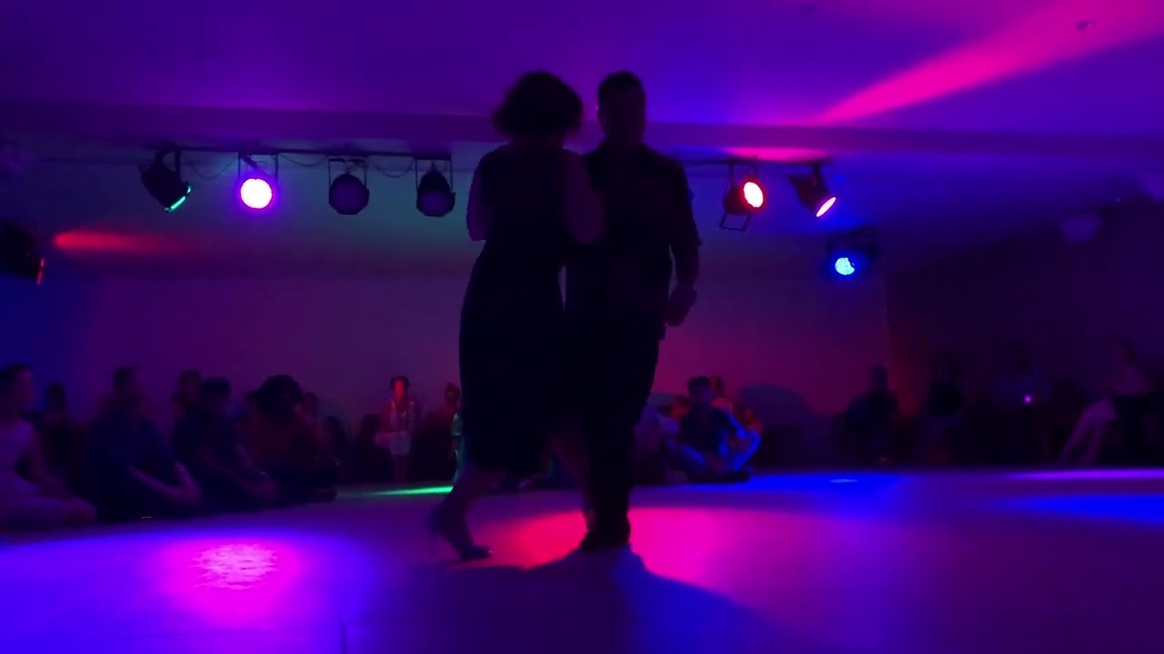 Juana Sepulveda y Mariano "Chicho" Frumboli - Toda milonga   La Orchestra de carnaval - 4/5