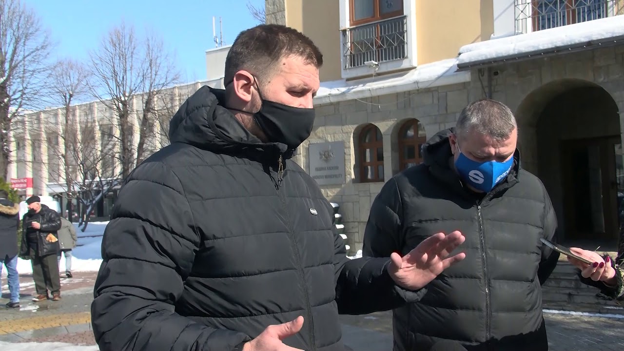 Четерима хасковлии, недоволни от снегопочистването, излязоха на протест пред общината