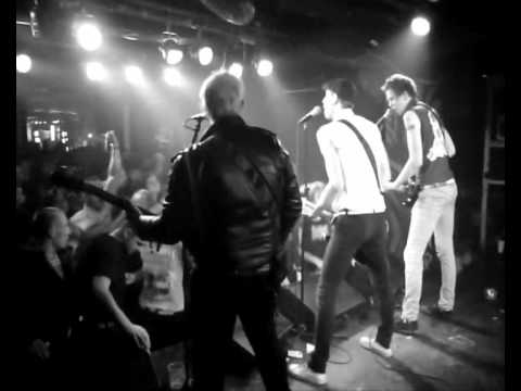 THE FIALKY - Je víkend (Videoklip 2009)