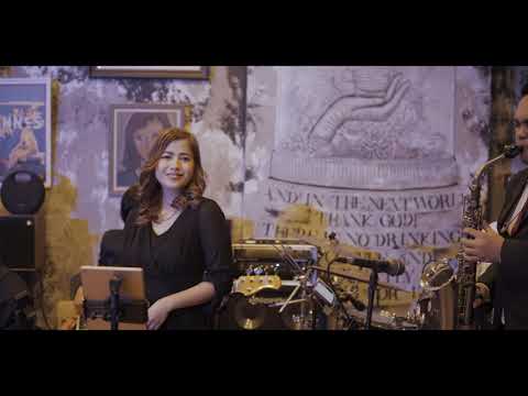 Fab Jazz - Só Tinha De Ser Com Você Live at Glasshouse Coffee