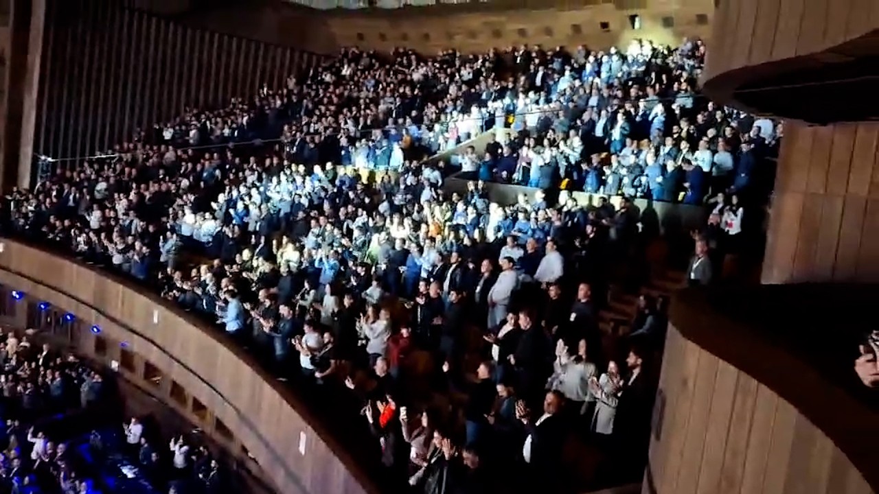 Համալիրը թնդում է ծափահարություններից