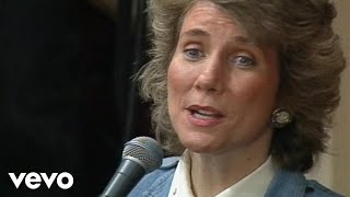 Bill &amp; Gloria Gaither - Farther Along [Live] ft. Joni Eareckson Tada, Vestal Goodman