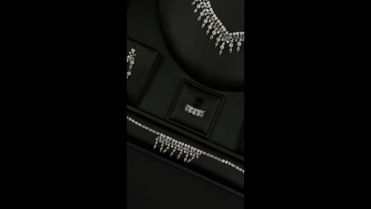 Elegant accessory set with dangling crystals