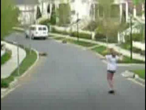 Chica se cae de cara