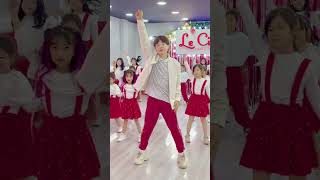 Download lagu Feliz Navidad - Lớp Kid Dance thầy Huy | Nhảy Giáng Sinh - Christmas Dance | Follow Me mp3