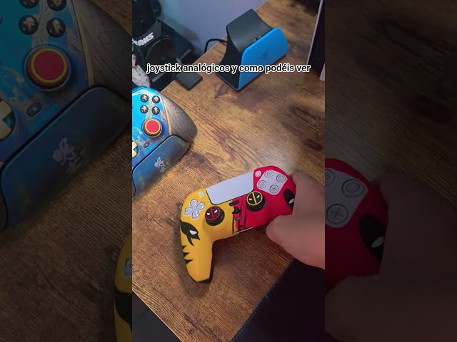 Vídeo relacionado con ElitePlay Funda de silicona antideslizante para mando de PS5, diseño de God of War, color blanco y rojo, funda de goma suave para mando inalámbrico de PS5 con juego de agarre para el pulgar
