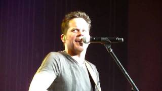 Gary Allan - As Long As You&#39;re Looking Back - Verona, NY 1/28/10