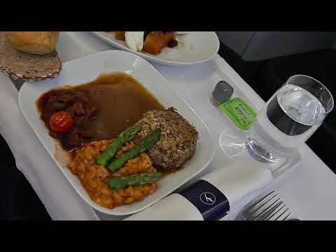 Lufthansa Boeing 747-8 Business Class - Mexico City to Frankfurt + Lounges