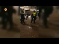 Een getuige filmde hoe de Markt in Roosendaal werd ontruimd zaterdagnacht