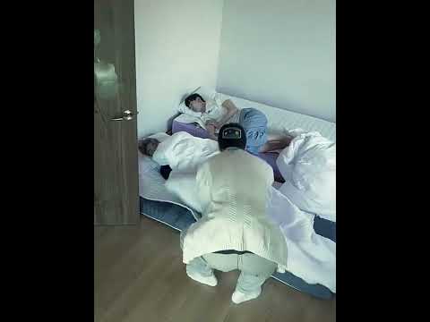 jayke: tug of war meanwhile hee: *sleep sweet mode* 😂 #jay #jake #heeseung #sosofun #enhypen #kpop