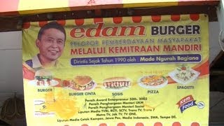 preview picture of video 'Jakarta Restaurant 3  Edam Cafe  making Love Burger Burger Gila'