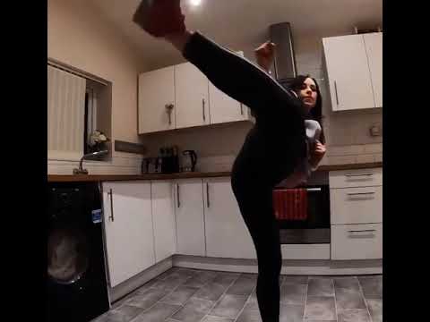 Right leg machine gun kick 🖤