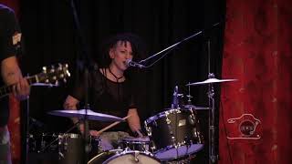 The Poubelles at Victoria Event Centre: Honeymoon (The Muffs cover)