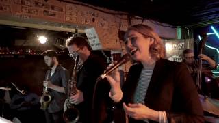 Karen Tennison - Turning Into Blue // Live at The Elephant Room