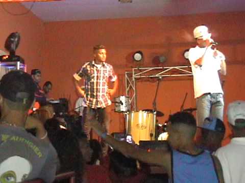 MC 2F DVD DJ LEANDRO VOL.05