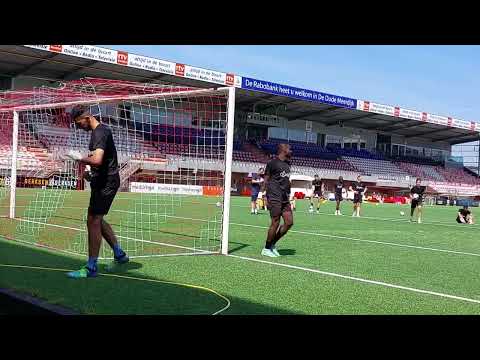 Laatste training FC Emmen seizoen 2021-2022, penalty's nemen met o.a. Reda Kharchouch in de goal.