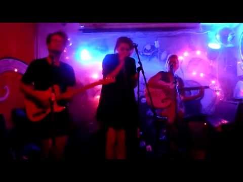 Kat Vinter - Try again (Live @ Freundlich+Kompetent, Hamburg - 22.07.2014)