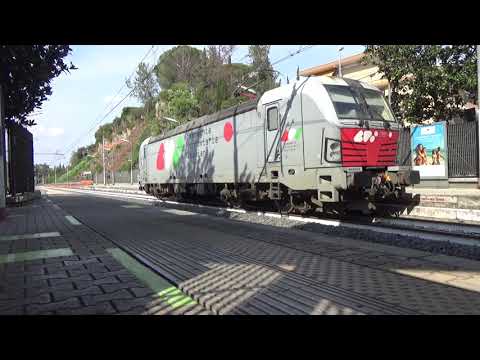 Incrocio a Fidene fra la E191.011 di CFI isolata e la E191.041 con container!!