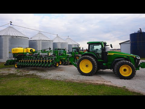 Farmer Explains John Deere's Dominance In The Farm Equipment Market