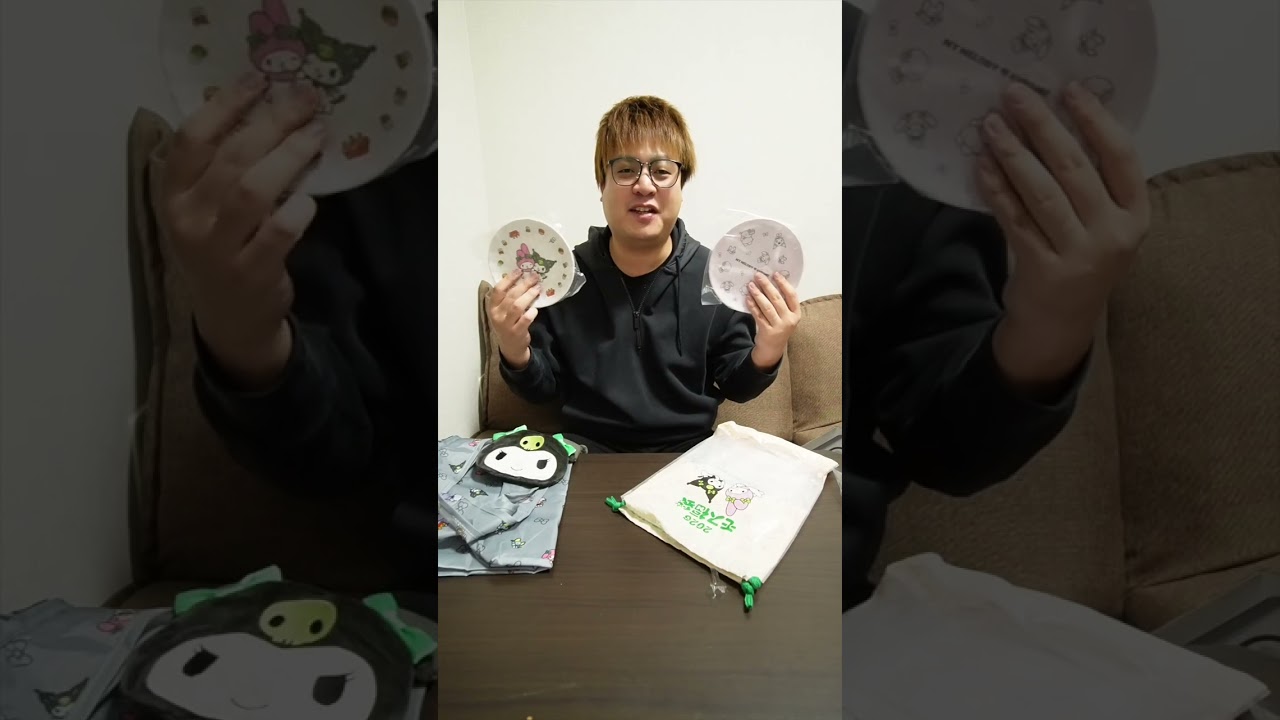 ネットで争奪戦！"モスバーガー"の福袋の中身が可愛すぎるてwwww