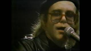 Elton John | Funeral for a Friend/Love Lies Bleeding - Live 1977 Wembley