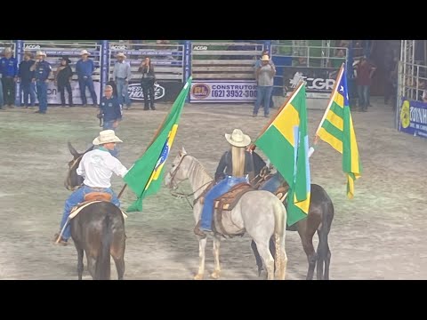 Montaria nos touros, rodeio show Aragoiânia 🐂