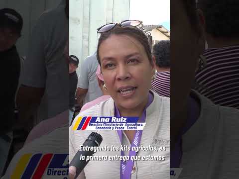 Pequeños productores del cantón Mira con la entrega de 24 paquetes tecnológicos.