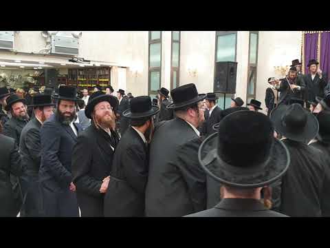 ריקודים בסיום הש"ס בחצר הקודש ספינקא תש"פDancing in Spinka at siyum hashas 5780