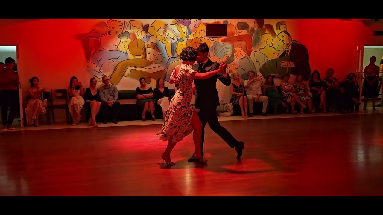 Video thumbnail for Sebastian Jimenez y Raquel Makow na Milonga del Viernes en 13/09/24. Ricardo Tanturi-Argañaraz - 5/5