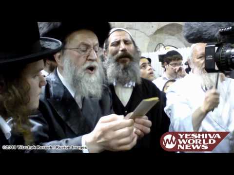 Motzei Shabbos Lag BaOmer 5770 in Meron