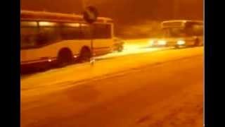 preview picture of video 'Radom - Autobus nr 9, Zablokował drogę ! ZIMA'