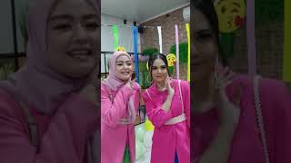 Download lagu KAMU NANYAA?? Ada pesan nih dari T2 (Tika & Tiwi)! #t2 #alifcepmek #shorts #fyp #kamunanya #tiktok mp3