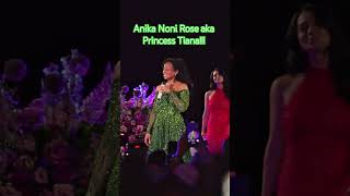 Anika Noni Rose surprises guests at Disneyland!! 😱✨️✨️