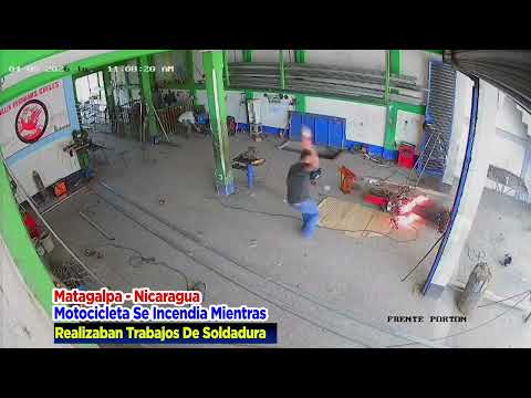 Nicaragua - Motocicleta Se Incendia Mientras Realizaban Trabajos De Soldadura en Río Blanco