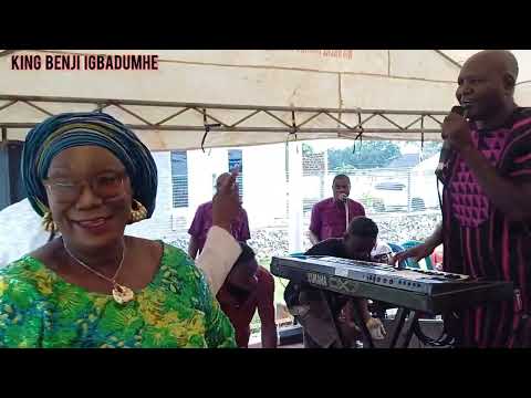 King benji Igbadumhe performing live at 60th birthday of Alhaji shamak okhuiligwe