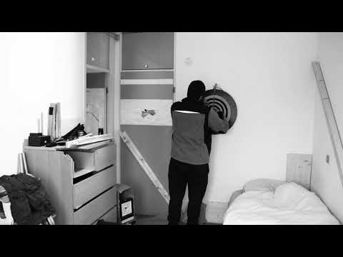 Throwing three 48 gram darts in three different ways