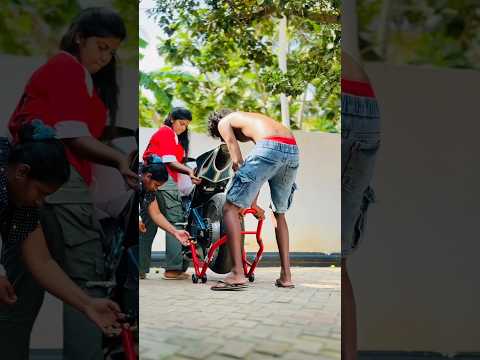 දෙන්නම ආදරෙන් බලා ගන්න අපේ හා පැටියා😘❤️ #cbr1000rr #srilanka