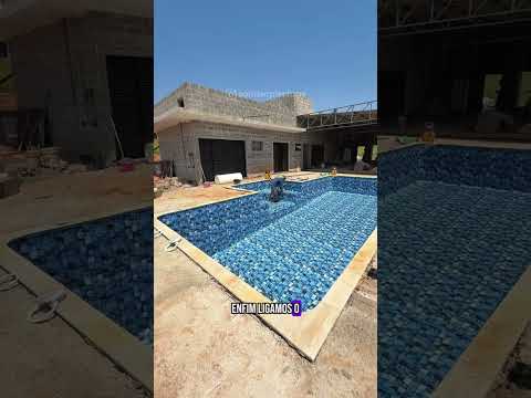 Como é a construção de uma piscina de vinil em Tuiuti?