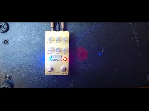 MidValleyFx - Mad Robot Deluxe - Octave Up Doom Fuzz Pedal w/ on/off oscillations image 5