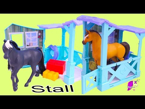 , title : 'Horse Stall + Carry Case Barn  ! Spirit Riding Free Horses Set'