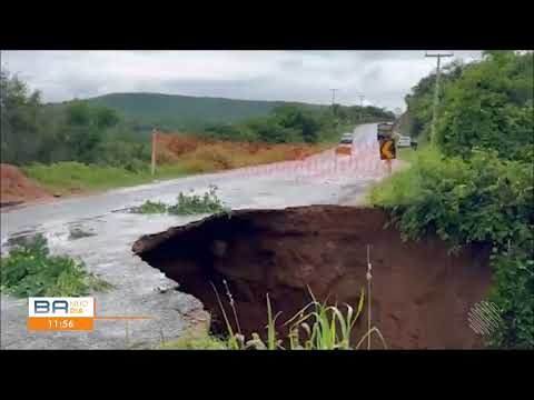 Cratera surge na BA-270 e interrompe tráfego entre Encruzilhada e Ribeirão do Largo