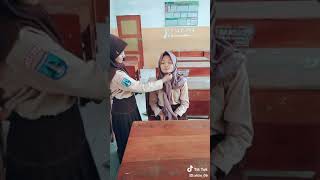 Download lagu Cowok INI mirip sekali kayak cewek😂😂😂 mp3