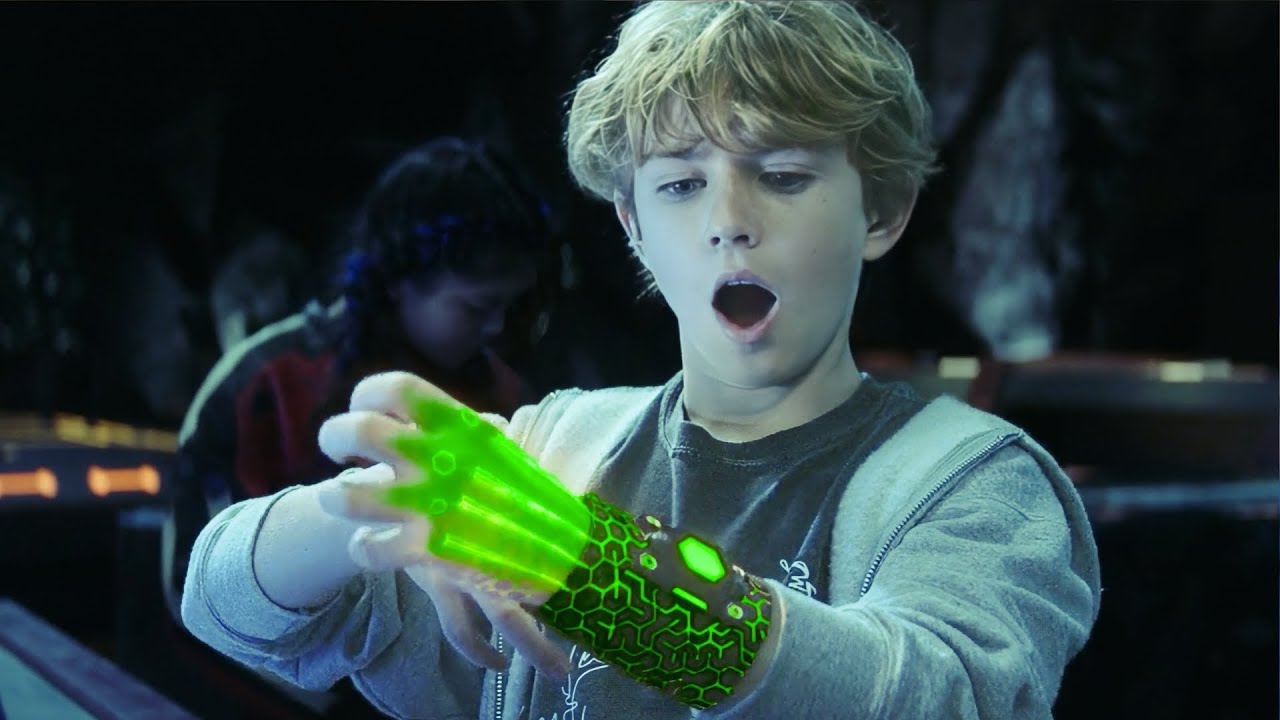 Garoto Encontra Dispositivo Misterioso Que Lhe Dá Poderes Incontroláveis